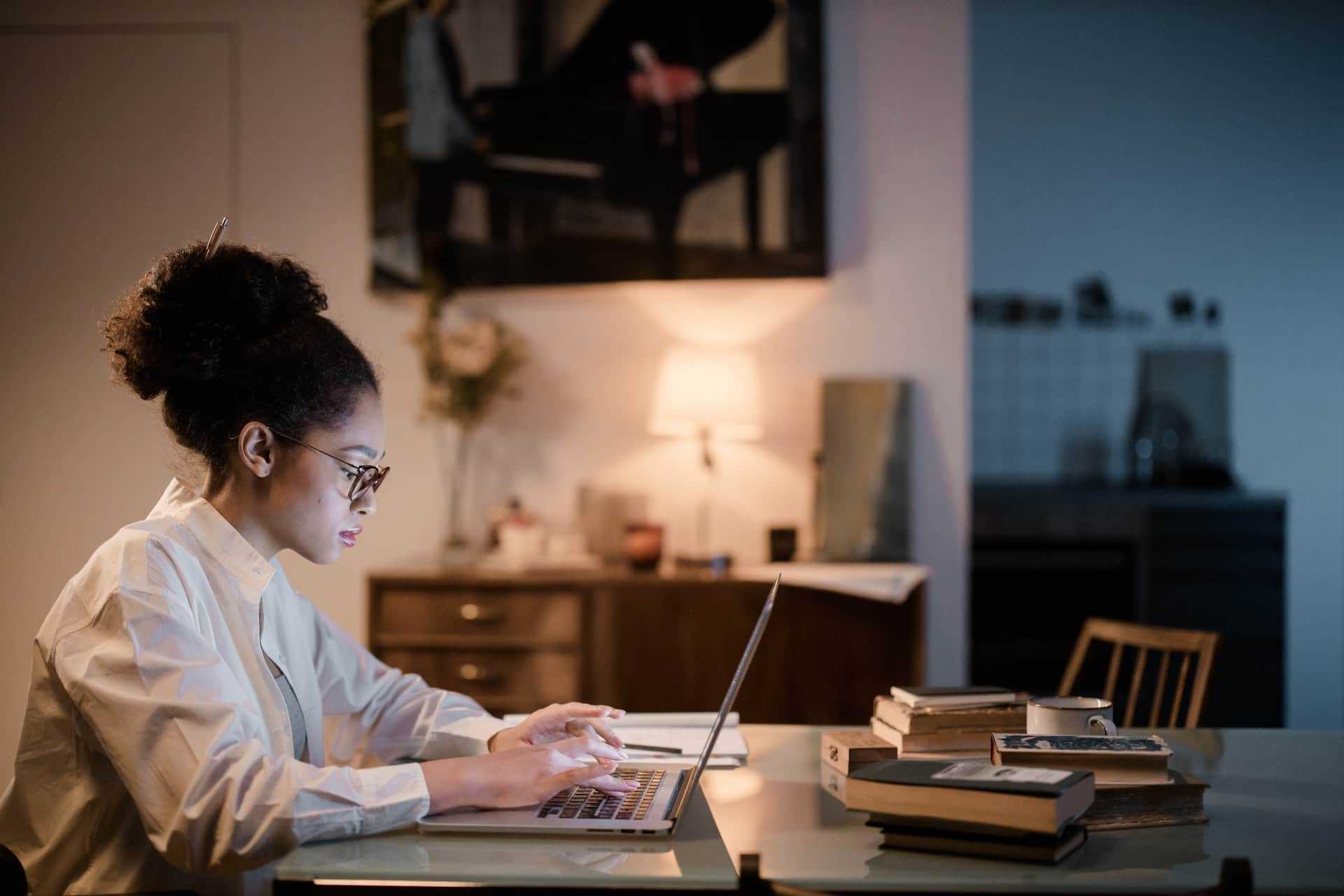 Resume Writing Service vs. Resume Builder - Which Works Best